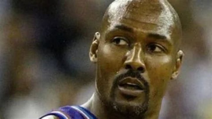 What is the story of Karl Malone and 13 year old Gloria Bell who he got pregnant with their son ·